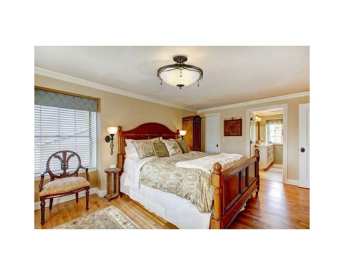 Оформить заказ Люстра на штанге Chiaro 382010703| VIVID-LIGHT.RU