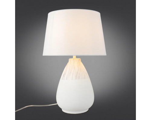 Сделать заказ Настольная лампа Omnilux OML-82114-01| VIVID-LIGHT.RU