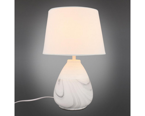 Оформить заказ Настольная лампа Omnilux OML-82104-01| VIVID-LIGHT.RU