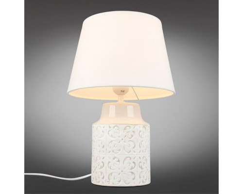 Сделать заказ Настольная лампа Omnilux OML-16704-01| VIVID-LIGHT.RU