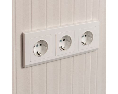 Купить Рамка Werkel W0031801| VIVID-LIGHT.RU