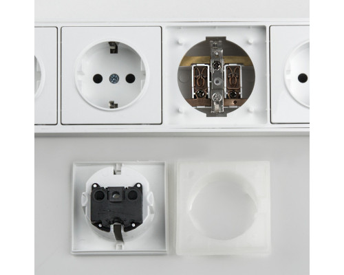 Купить Розетка Werkel WL20-04-03 белый| VIVID-LIGHT.RU