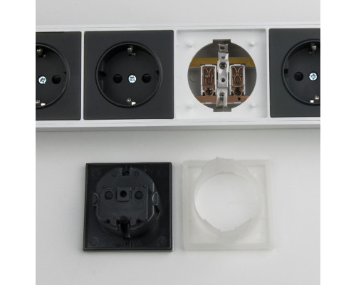 Заказать Розетка Werkel WL20-04-03 белый/черный| VIVID-LIGHT.RU
