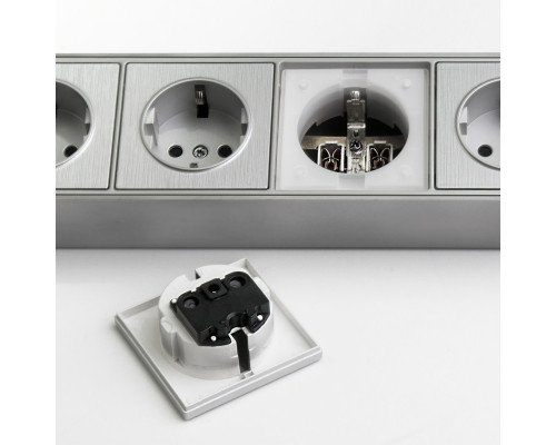 Сделать заказ Розетка Werkel WL20-04-03 серебряный/серебряный рифленый| VIVID-LIGHT.RU